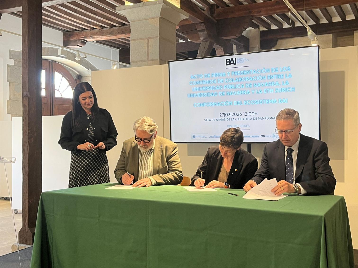 Firma de convenios entre UPNA, Universidad de Navarra y ETH Zurich