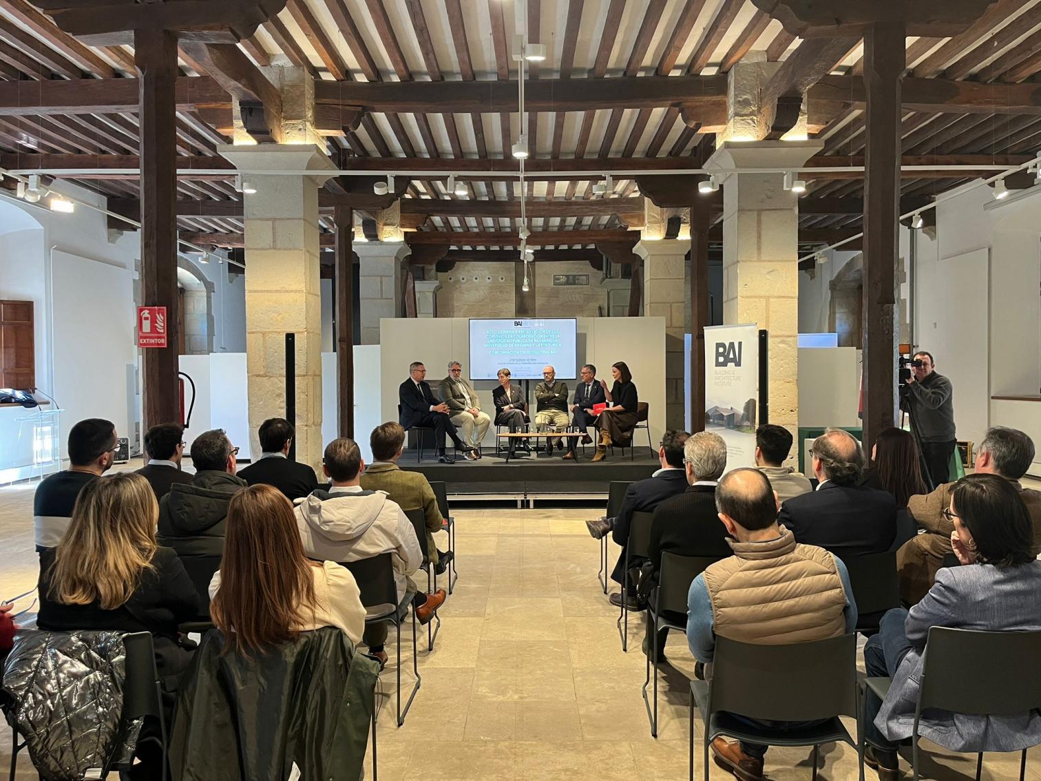 Firma de convenios entre UPNA, Universidad de Navarra y ETH Zurich