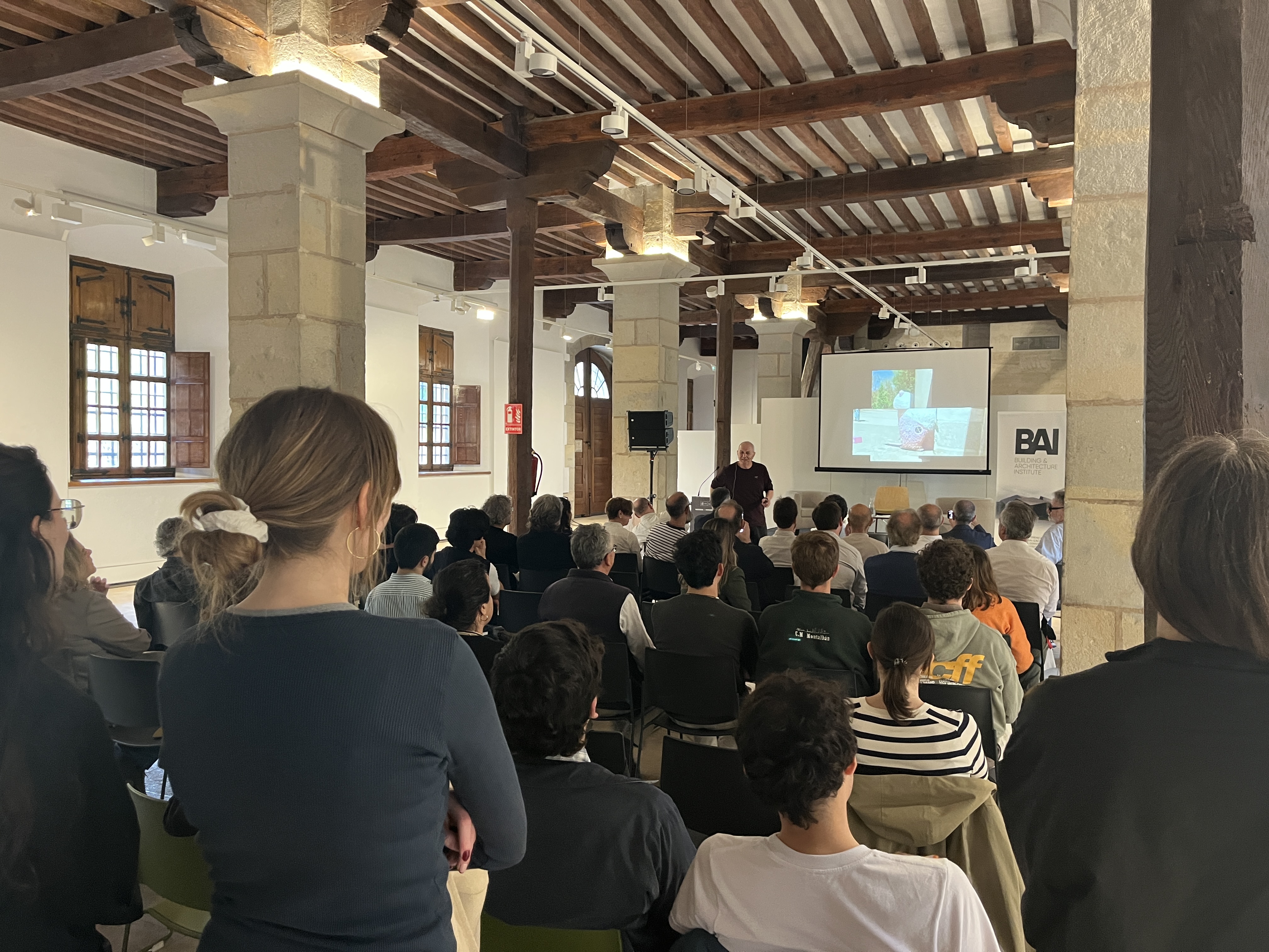 Marc Angélil protagoniza la segunda sesión de FORO BAI 2026 con una llamada urgente a repensar la sostenibilidad en arquitectura