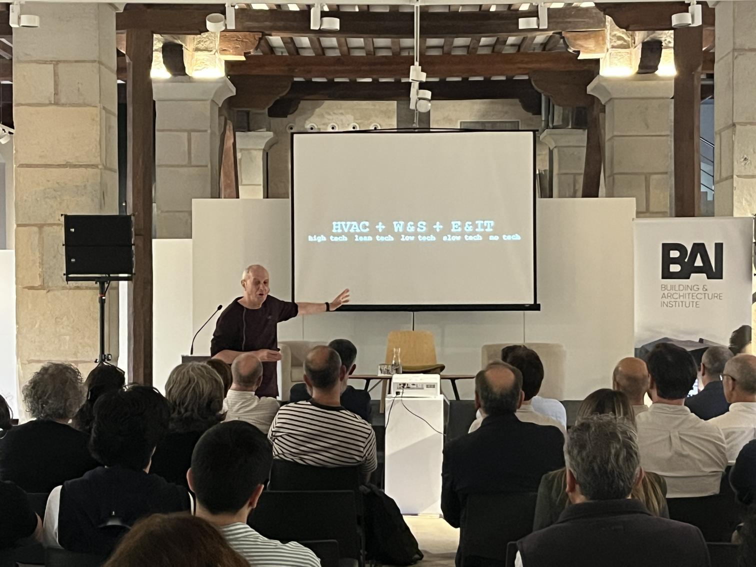 Marc Angélil protagoniza la segunda sesión de FORO BAI 2026 con una llamada urgente a repensar la sostenibilidad en arquitectura