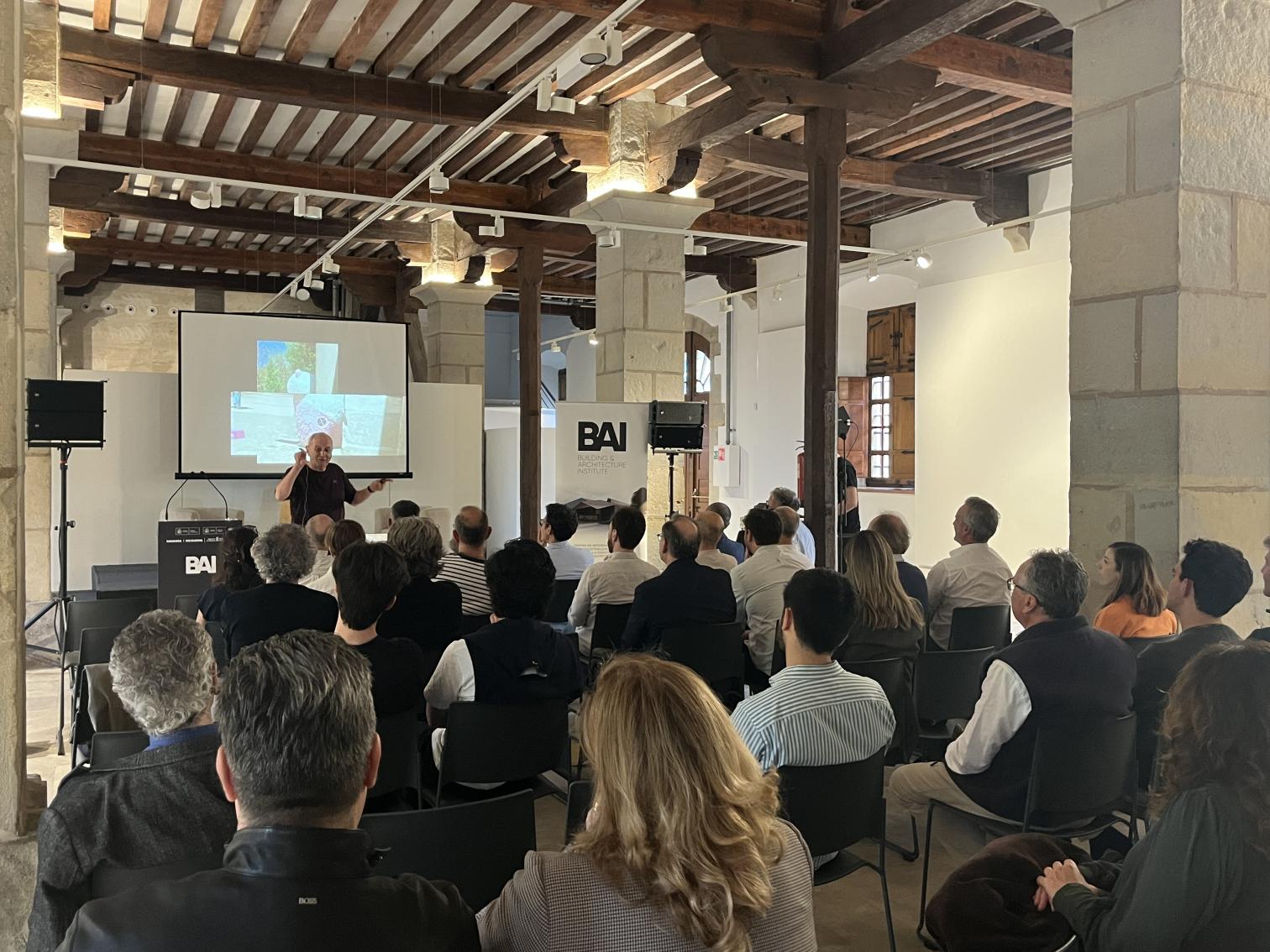 Marc Angélil protagoniza la segunda sesión de FORO BAI 2026 con una llamada urgente a repensar la sostenibilidad en arquitectura