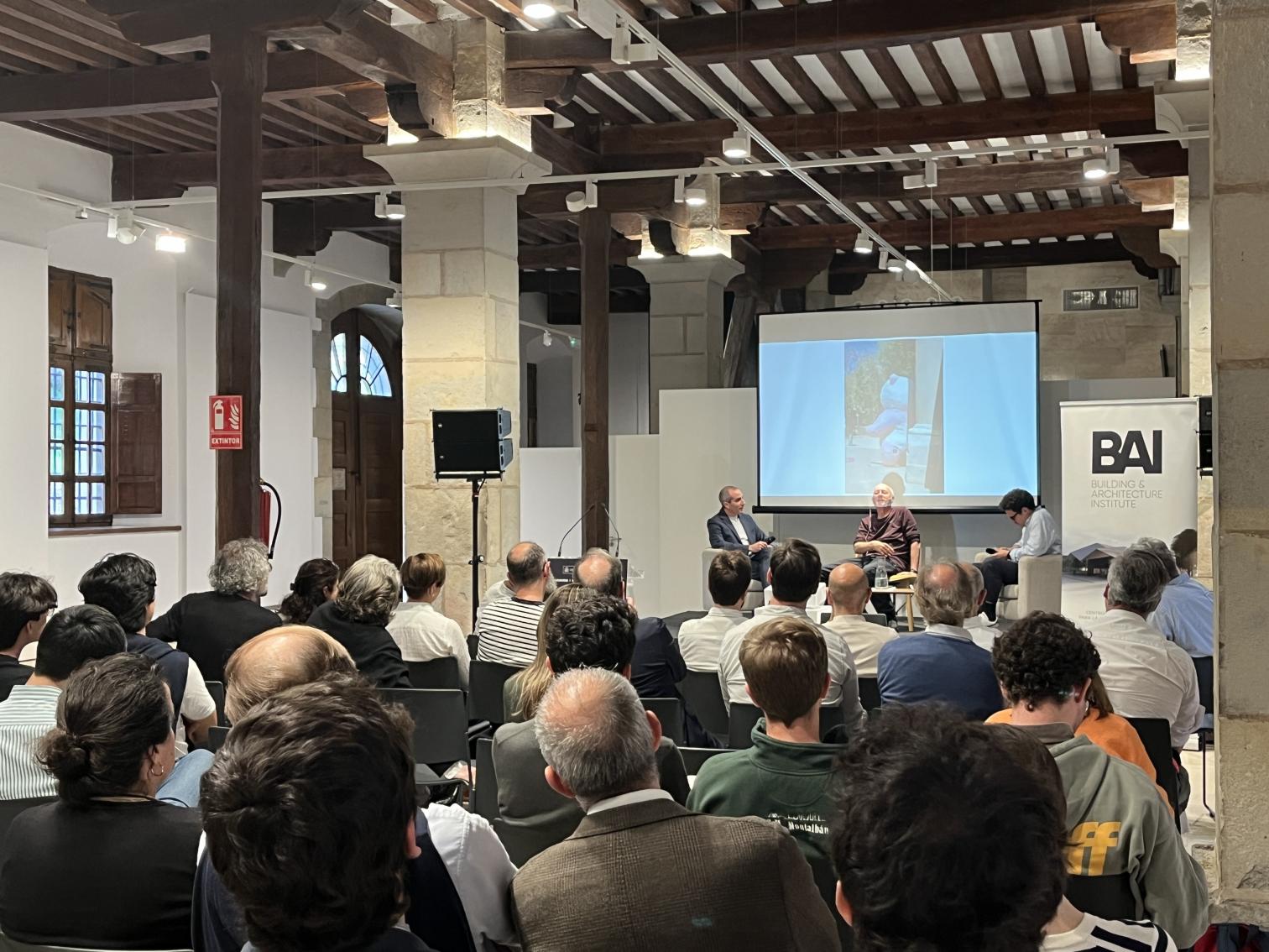 Marc Angélil protagoniza la segunda sesión de FORO BAI 2026 con una llamada urgente a repensar la sostenibilidad en arquitectura