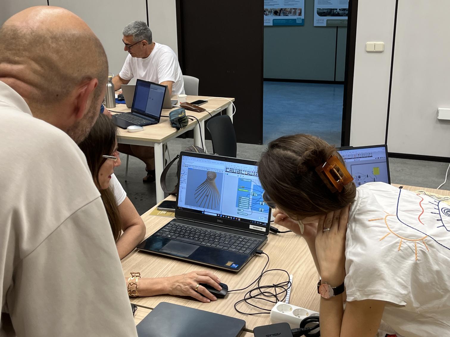 Así fue el taller de Diseño Computacional aplicado a la Construcción Robótica en Madera
