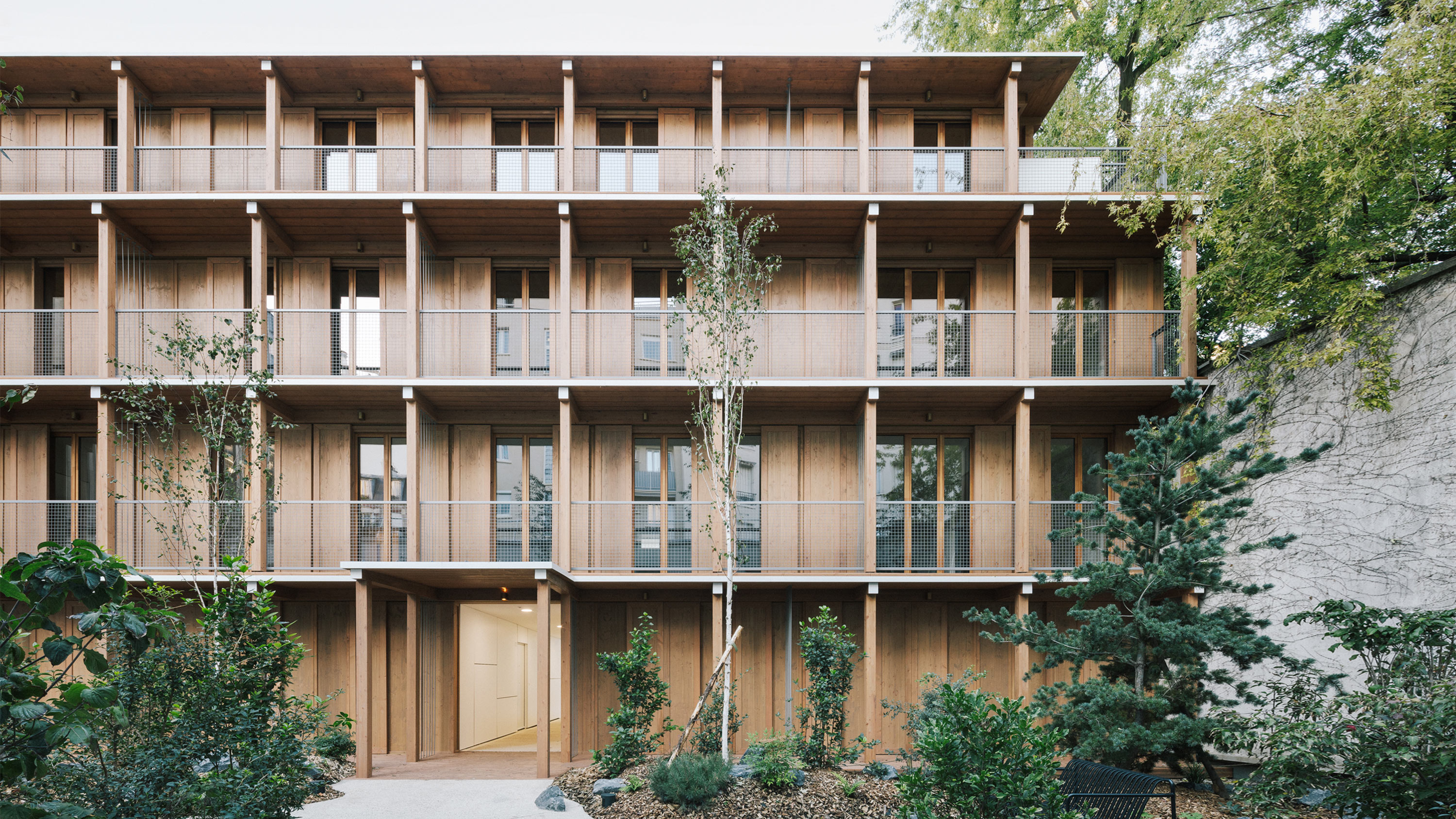 14 dwellings in the heart of a Parisian block