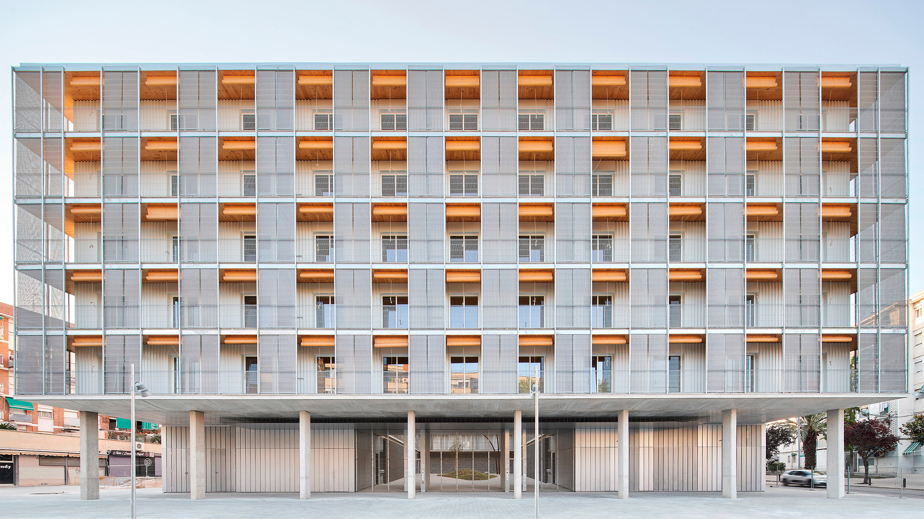 85 social housing units in Cornellá de Llobregat - Peris + Toral