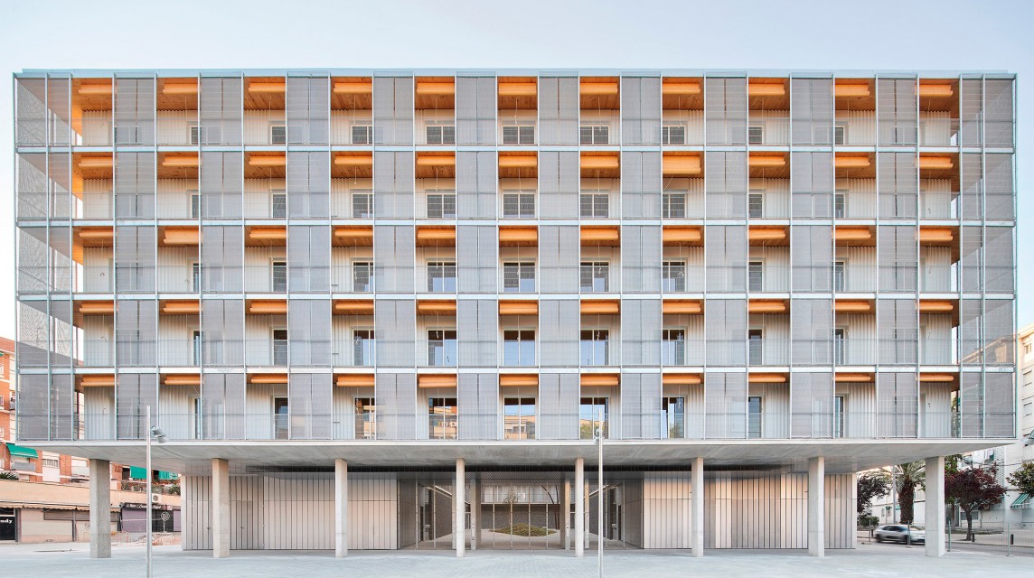 85 social housing units in Cornellá de Llobregat - Peris + Toral